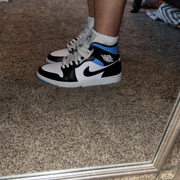 Nike Air Jordan 1 Mid’s University Black White - Picture 5 of 7